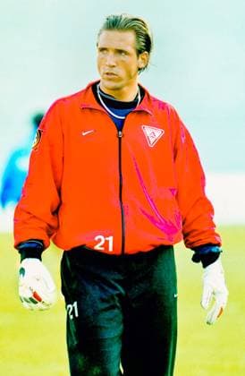 RECORD DATE NOT STATED Aus 2. BL. Saison 1999 2000 Hannover 96 - Alemannia Aachen 3:1 am 20.04.2000 im Niedersachsenstadion. Im Foto: Aachen TW Andre Lenz *** From 2 BL season 1999 2000 Hannover 96 Alemannia Aachen 3 1 on 20 04 2000 in Niedersachsenstadion In photo Aachen TW Andre Lenz
