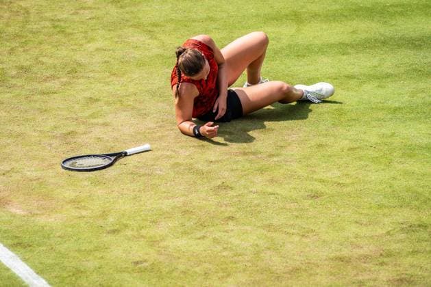 Bett1 Open WTA 500 Berlin, 22 06 2023 Jule Niemeier Germany falls during match and injures Bett1 Open WTA 500 Steffi Graf Stadium, Rot Weiss Tennis Club, Berlin, 22 06 2023 Bett1Open Copyright: xBEAUTIFULxSPORTS LucianoxLimax