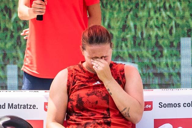 Bett1 Open WTA 500 Berlin, 22 06 2023 Jule Niemeier Germany cries after injury Bett1 Open WTA 500 Steffi Graf Stadium, Rot Weiss Tennis Club, Berlin, 22 06 2023 Bett1Open Copyright: xBEAUTIFULxSPORTS LucianoxLimax