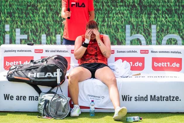 Bett1 Open WTA 500 Berlin, 22 06 2023 Jule Niemeier Germany cries after injury Bett1 Open WTA 500 Steffi Graf Stadium, Rot Weiss Tennis Club, Berlin, 22 06 2023 Bett1Open Copyright: xBEAUTIFULxSPORTS LucianoxLimax