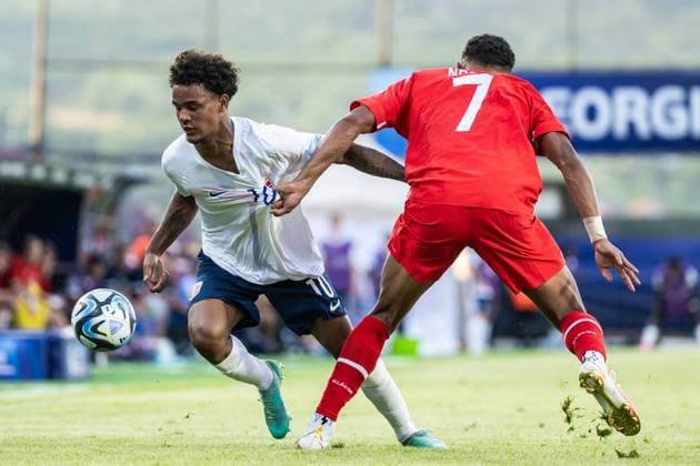 230622 Oscar Bobb of Norway and Dan Ndoye of Switzerland during the UEFA European Under 21 Championship group stage soccer match between Norway and Switzerland on June 22, 2023 in Cluj Napoca Photo Marius Simensen BILDBYRAN COP 238 MM0021 bbeng fotboll football fotball soccer uefa european under 21 championship euro under 21 u21 em u21 norge norway switzerland sveits  Copyright: MARIUSxSIMENSEN BB230622BB063