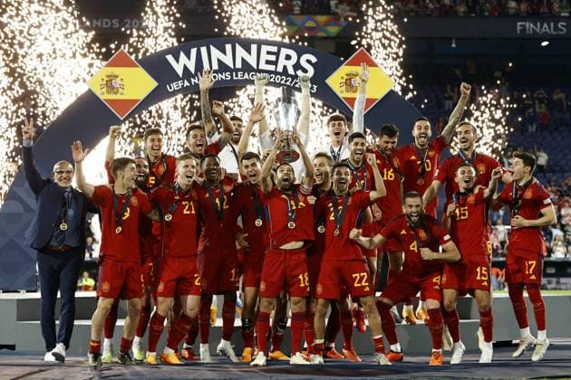 ROTTERDAM - Jordi Alba of Spain lifts the Nations League trophy Spain goalkeeper Kepa Arrizabalaga, Dani Carvajal of Spain, Robin Le Normand of Spain, Nacho of Spain, Martin Zubimendi of Spain, Mikel Merino of Spain, Alvaro Morata of Spain, Fabian Ruiz of Spain , Gavi of Spain, Marco Asensio of Spain, Sergio Canales of Spain, Ansu Fati of Spain, Spain goalkeeper David Raya, Aymeric Laporte of Spain, Yeremy Pino of Spain, Rodrigo Hernandez of Spain, Fran Garcia of Spain, Rodrigo of Spain, Joselu of Spain, Daniel Olmo of Spain, Jesus Navas of Spain, Spain goalkeeper Unai Simon, Spain coach Luis de la Fuente during the UEFA Nations League final match between Croatia and Spain at Feyenoord Stadion de Kuip on June 18, 2023 in Rotterdam, Netherlands. AP Dutch Height MAURICE OF STONE UEFA Nations League 2022 23 Final 2022 2023 xVIxANPxSportx xMauricexvanxSteenxIVx 472222126 originalFilename: 472222126.jpg
