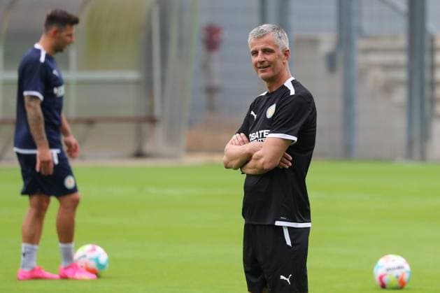 22 06 2023, xgox, football 2 Bundesliga, football 2 Bundesliga, Eintracht Braunschweig kick-off training emspor, v l Jens Haertel Braunschweig, coach DFL DFB REGULATES PROHIBIT ANY USE OF PHOTOGRAPHS as IMAGE SEQUENCES and or QUASI VIDEO Braunschweig