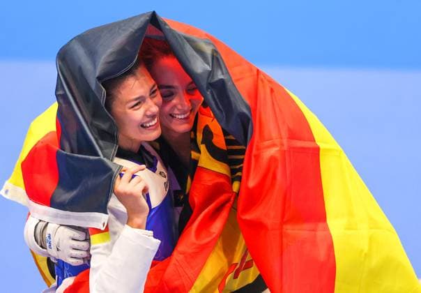 Bilder des Jahres 2023, Sport 06 Juni Sport Themen der Woche KW25 Sport Bilder des Tages 2023 Europaspiele Taekwondo, Krynica-Zdroj Arena, Poland 23 6 2023 Germany™s Supharada Kisskalt celebrates winning the -49kg bronze medal with compatriot Sueheda Nur Celik who won the bronze medal in the -46kg category Supharada Kisskalt celebrates winning the -49kg bronze with compatriot Sueheda Nur Celik who won the bronze medal in the -46kg category medal 23 6 2023  Copyright: x INPHO TomxMaherx BB4_4252