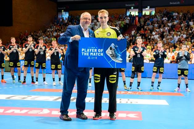 Hanover, Germany 23 June 2023 Handball U21 World Cup Preliminary Round Group B Algeria Germany v li DHB President Andreas Michelmann Germany , Goalkeeper Lasse Ludwig Germany VfL Potsdam Hanover Swiss Life Hall Lower Saxony Germany