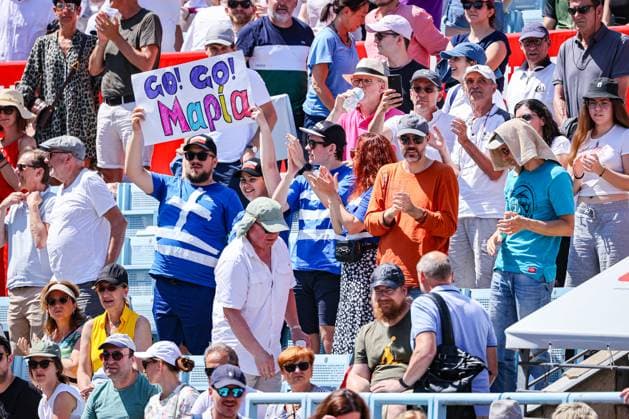 Greek fans at Steffi Graf Stadium cheer on Maria SAKKARI GRE, bett1open presented by ecotrans Group, Berlin, LTTC Rot Weiß Berlin, 24 06 2023, Copyright: xClaudioxGärtnerx