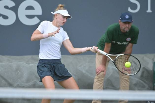 24 06 2023, xbrx, tennis Bad Homburg Open WTA 250, emspor, v l Teichmann, Jil SUI , focused, concentrated, plays the ball Bad Homburg