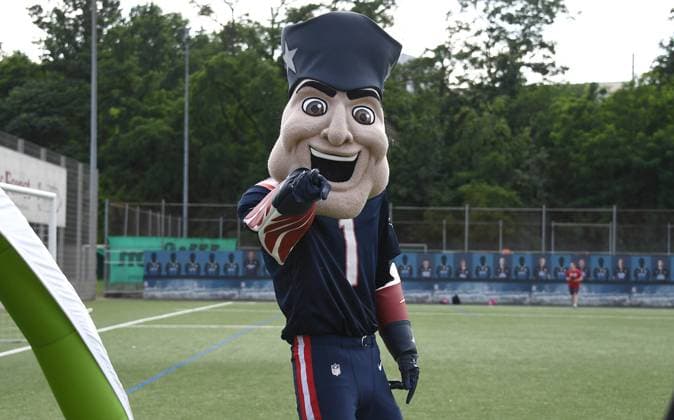 24 06 2023, xokbx, American Football ELF European League of Football, Frankfurt Galaxy Paris Musketeers emspor, v l New England Patriots mascot patriot DFL DFB REGULATIONS PROHIBIT ANY USE OF PHOTOGRAPHS as IMAGE SEQUENCES and or QUASI VIDEO Frankfurt am Main