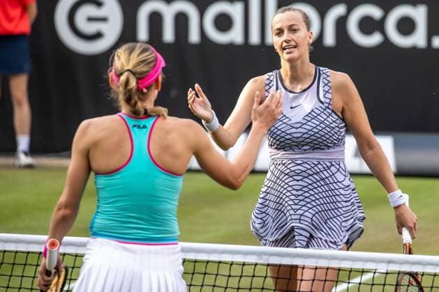 Berlin, 24 06 23, Tennis Grass Court Championships Berlin at Steffi Graf Stadium women, singles, semifinals, Alexandrova Russia Kvitova Czech Republic Ekaterina Yevgenyevna Alexandrova Russia congratulates Petra Kvitova r , Czech Republic on her victory in the semifinals and entry into the final bett1open 2023 Grass Court Championships Berlin