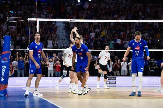 Joie des joueurs de France en fin du match apres sa victoire - Bultor Daryl ( 16 - France ) - Clevenot Trevor ( 17 - France ) - Louati Yacine ( 19 - France ) - VOLLEYBALL : Canada vs France - Orleans - 24 06 2023 FedericoPestellini Panoramic  