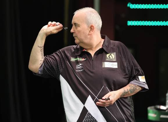 Sport Bilder des Tages Darts World Senior Darts Phil Taylor during the World Senior Darts at Westlands, Yeovil, United Kingdom on 24 June 2023. Yeovil Westlands Somerset United Kingdom Editorial use only , Copyright: xChrisxSargeantx PSI-17587-0142