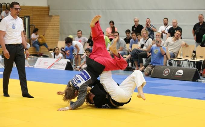 24 06 2023 xmgoodx Offenbach 1 Judo Bundesliga 2023 1 JC Samurai Offenbach vs TSG BACKNANG Adrian David Keller Samurai vs Luca Harmening Backnang
