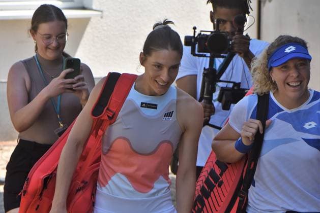 25 06 2023 Tennis, WTA, Bad Homburg Open 2023 Farewell match of tennis player Andrea Petkovic GER Andrea Petkovic with first opponent Anna Lena Friedsam, emspor, DFL regulations prohibit any use of photographs as image sequences and or quasi video