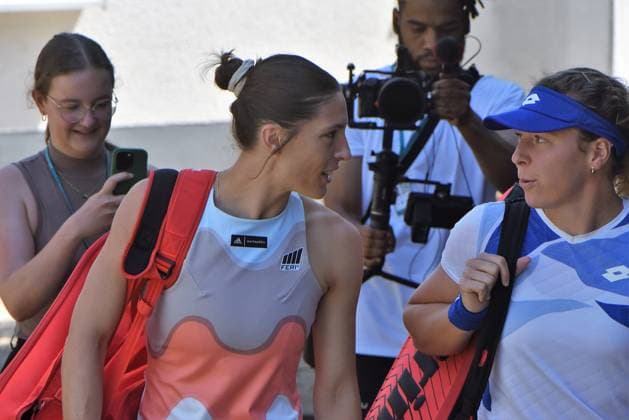 25 06 2023 Tennis, WTA, Bad Homburg Open 2023 Farewell match of tennis player Andrea Petkovic GER Andrea Petkovic with first opponent Anna Lena Friedsam, emspor, DFL regulations prohibit any use of photographs as image sequences and or quasi video