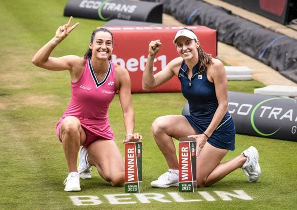 25 06 2023, xlakx, sports tennis, WTA Tour 2023 in Berlin emspor, v l doubles winner Caroline Garcia France ,Luisa Stefani Brazil Berlin