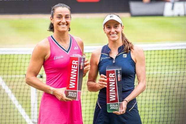 Bett1 Open WTA 500 Berlin, 25 06 2023 Caroline Garcia France Luisa Stefani Brazil The championship winners pose with the trophy Bett1 Open Final WTA 500 Steffi Graf Stadium, Rot Weiss Tennis Club, Berlin, 25 06 2023 Bett1Open Copyright: xBEAUTIFULxSPORTS LucianoxLimax