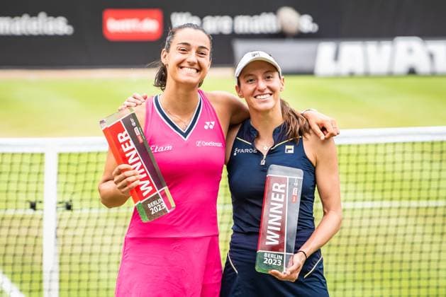 Bett1 Open WTA 500 Berlin, 25 06 2023 Caroline Garcia France Luisa Stefani Brazil The championship winners pose with the trophy Bett1 Open Final WTA 500 Steffi Graf Stadium, Rot Weiss Tennis Club, Berlin, 25 06 2023 Bett1Open Copyright: xBEAUTIFULxSPORTS LucianoxLimax