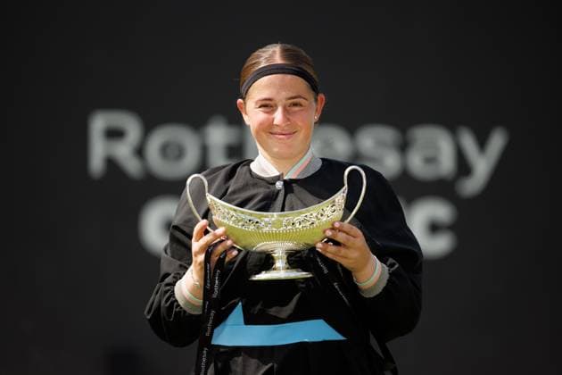 Mandatory Credit: Photo by Ryan Browne Shutterstock (13977110r) Jelena Ostapenko of Latvia poses with the Rothesay Classic Trophy. Rothesay Classic, Day Seven, Tennis, Edgbaston Priory Club, Birmingham, UK - 25 Jun 2023 Rothesay Classic, Day Seven, Tennis, Edgbaston Priory Club, Birmingham, UK - 25 Jun 2023  Copyright: xRyanxBrowne Shutterstockx 13977110r