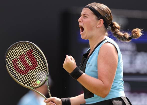 Mandatory Credit: Photo by Ryan Browne Shutterstock (13977110bc) Jelena Ostapenko of Latvia celebrates winning the Rothesay Classic Trophy. Rothesay Classic, Day Seven, Tennis, Edgbaston Priory Club, Birmingham, UK - 25 Jun 2023 Rothesay Classic, Day Seven, Tennis, Edgbaston Priory Club, Birmingham, UK - 25 Jun 2023 Copyright: xRyanxBrowne Shutterstockx 13977110bc