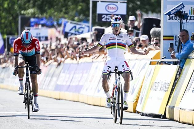 Sport Bilder des Tages Belgian Remco Evenepoel of Soudal Quick-Step wins the men s elite race of the Belgian Championships cycling, 230,7 km, in Izegem, on Sunday 25 June 2023. TOM GOYVAERTS TomxGoyvaerts  x69385333x