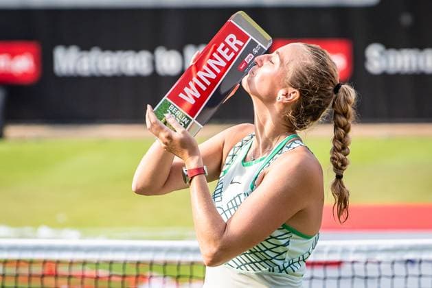 Bett1 Open WTA 500 Berlin, 24 06 2023 Petra Kvitova Czech Republic celebrates the title and raises the trophy Bett1 Open Final WTA 500 Steffi Graf Stadium, Rot Weiss Tennis Club, Berlin, 24 06 2023 Bett1Open Copyright: xBEAUTIFULxSPORTS LucianoxLimax