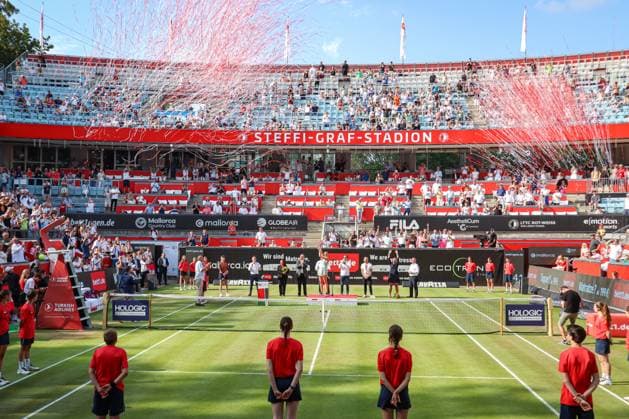 Award ceremony 2023 singles at Steffi Graf Stadium with tinsel cannon for winner Petra KVITOVA CZE, final singles, bett1open presented by ecotrans Group, Berlin, LTTC Rot Weiß Berlin, 25 06 2023, Copyright: xClaudioxGärtnerx