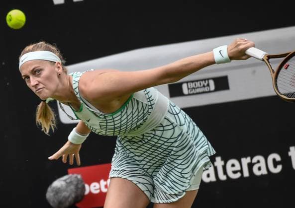25 06 2023, xlakx, sports tennis, WTA Tour 2023 in Berlin emspor, v l Petra Kvitova Czech Republic ,focused, concentrated, plays the ball Berlin