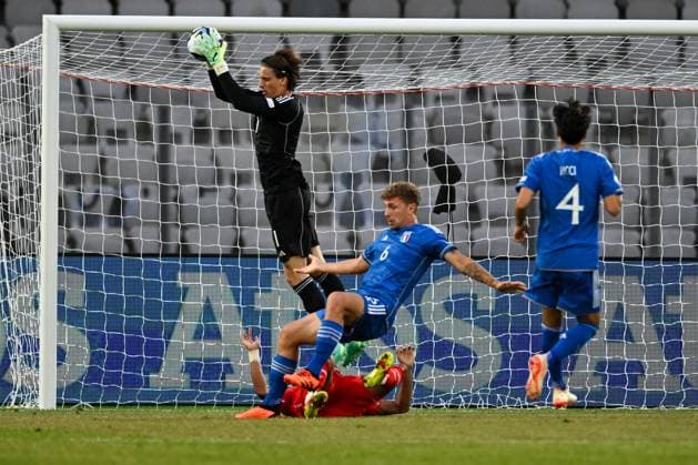 pItaly U21, U 21 ¢& x80;& x99;s Marco Carnesecchi saves the ball during the first qualifying round UEFA European Under-21 Championship 2023 soccer match Italy U21 vs. Swiss U21 at the Cluj Arena stadium in Cluj Napoca, Romania, 25nd of June 2023  Copyright: xVinnyxOrlando IPAxSportx xipa-agx xIPAxSportx 0 IPA_IPA38878066