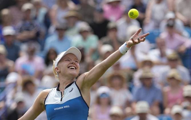 Mandatory Credit: Photo by Dave Shopland Shutterstock (13984422aw) Great Britain s Harriet Dart has problems serving in the wind in her 1st round victory in 3 sets Rothesay International Eastbourne, Tennis, Day One, Devonshire Park, Eastbourne, UK - 26 Jun 2023 Rothesay International Eastbourne, Tennis, Day One, Devonshire Park, Eastbourne, UK - 26 Jun 2023 Copyright: xDavexShopland Shutterstockx 13984422aw