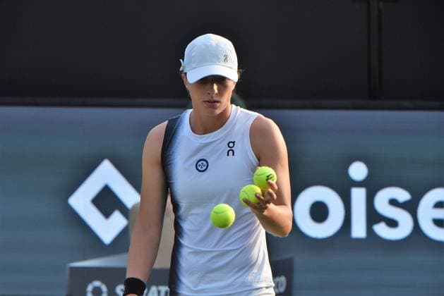26 06 2023 Tennis, WTA, Bad Homburg Open 2023 Sixteenth final Iga Natalia SwiÄÖtek POL vs Tatjana Maria GER picture shows Iga Natalia SwiÄÖtek POL emspor, DFL regulations prohibit any use of photographs as image sequences and or quasi video