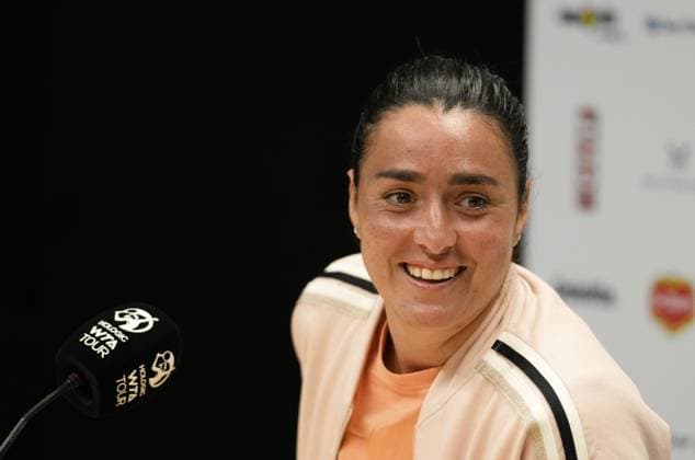 Mandatory Credit: Photo by Dave Shopland Shutterstock (13984798q) Tunisia s Ons Jabeur press conference, PK, Pressekonferenz Rothesay International Eastbourne, Tennis, Day Two, Devonshire Park, Eastbourne, UK - 27 Jun 2023 Rothesay International Eastbourne, Tennis, Day Two, Devonshire Park, Eastbourne, UK - 27 Jun 2023 Copyright: xDavexShopland Shutterstockx 13984798q