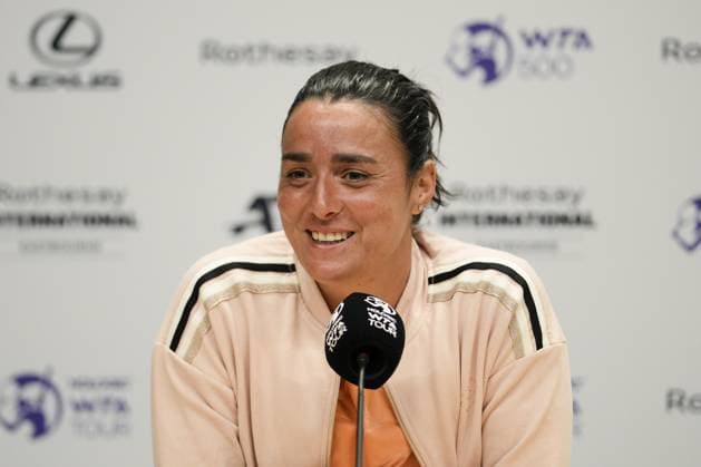 Mandatory Credit: Photo by Dave Shopland Shutterstock (13984798l) Tunisia s Ons Jabeur press conference, PK, Pressekonferenz Rothesay International Eastbourne, Tennis, Day Two, Devonshire Park, Eastbourne, UK - 27 Jun 2023 Rothesay International Eastbourne, Tennis, Day Two, Devonshire Park, Eastbourne, UK - 27 Jun 2023 Copyright: xDavexShopland Shutterstockx 13984798l