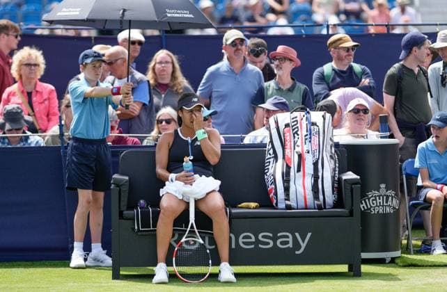 Mandatory Credit: Photo by Dave Shopland Shutterstock (13984798bm) Frustrated Heather Watson of Great Britain during her 1st round match Rothesay International Eastbourne, Tennis, Day Two, Devonshire Park, Eastbourne, UK - 27 Jun 2023 Rothesay International Eastbourne, Tennis, Day Two, Devonshire Park, Eastbourne, UK - 27 Jun 2023 Copyright: xDavexShopland Shutterstockx 13984798bm