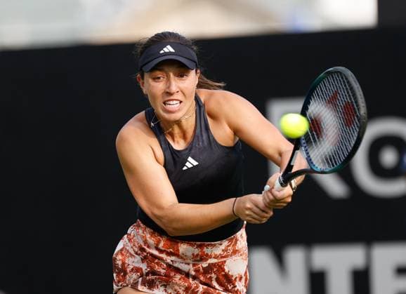 27th June 2023; Devonshire Park, Eastbourne, East Sussex, England: Rothesay International Eastbourne, Day 2; Jessica Pegula (USA) plays a backhand against Qinwen Zheng (CHN)  ActionPlus12524572 HongboxChen