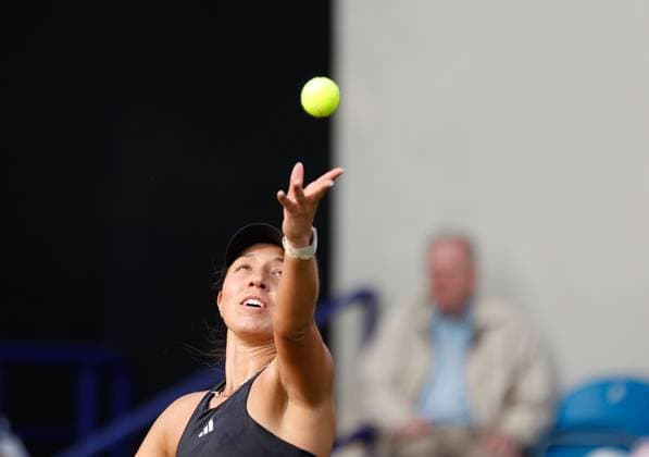 27th June 2023; Devonshire Park, Eastbourne, East Sussex, England: Rothesay International Eastbourne, Day 2; Jessica Pegula (USA) serves to Qinwen Zheng (CHN)  ActionPlus12524578 HongboxChen