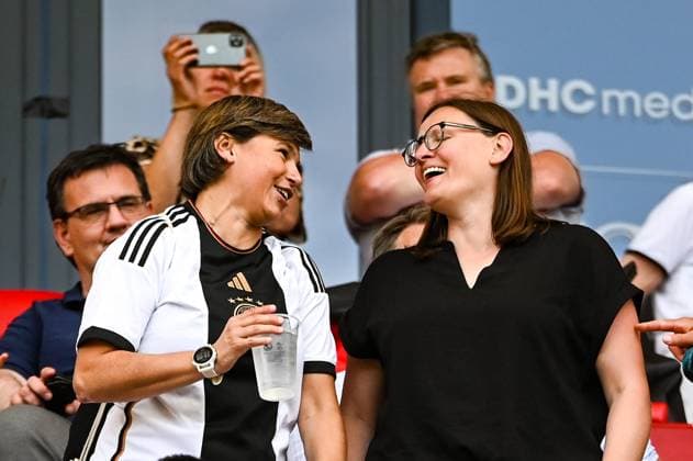 Soccer I Women I Season 2022 2023 I International Match I Germany Vietnam I 24 06 2023 The world champions of 2003 Ariane Hingst left and Pia Wunderlich right have a lot of fun on the tribune Offenbach Stadion am Bieberer Berg Hesse Germany Copyright: xLobeca InesxHähnelx