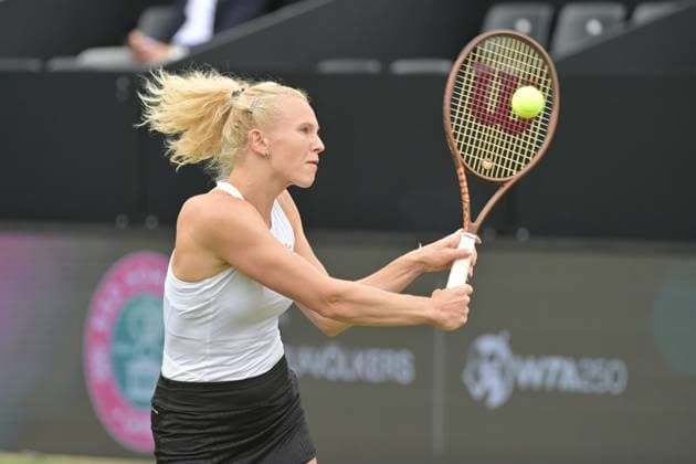 28 06 2023, xbrx, tennis Bad Homburg Open WTA 250, emspor, v l Siniakova, Katerina CZE , plays the ball, focused, concentrated Bad Homburg