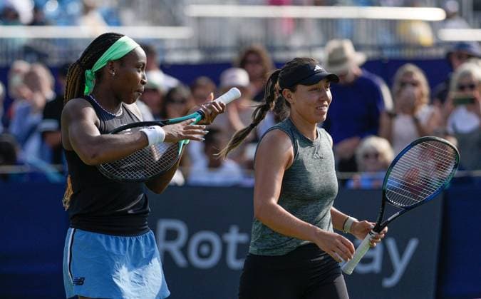 Sport Bilder des Tages Mandatory Credit: Photo by Dave Shopland Shutterstock (13984799ce) USA s Coco Gauff and Jessica Pegula in doubles action Rothesay International Eastbourne, Tennis, Day Three, Devonshire Park, Eastbourne, UK - 28 Jun 2023 Rothesay International Eastbourne, Tennis, Day Three, Devonshire Park, Eastbourne, UK - 28 Jun 2023 Copyright: xDavexShopland Shutterstockx 13984799ce