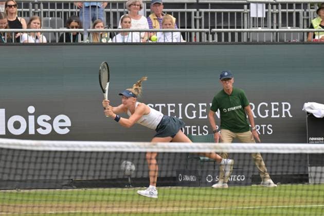28 06 2023, xbrx, tennis Bad Homburg Open WTA 250, emspor, v l Teichmann, Jil SUI , plays the ball, focused, concentrated Bad Homburg