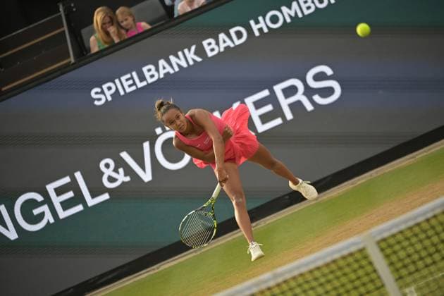 28 06 2023, xbrx, tennis Bad Homburg Open WTA 250, emspor, v l Fernandez, Leylah CAN , plays the ball, focused, concentrated Bad Homburg