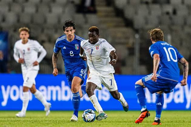 230628 Sandro Tonali of Italy and Joshua Kitolano of Norway during the UEFA European Under 21 Championship group stage football match between Italy and Norway on June 28, 2023 in Cluj Napoca Photo Marius Simensen BILDBYRAN COP 238 MM0023 bbeng euro under 21 football fotball fotboll italia norge norway soccer taly u21 u21 em uefa european under 21 championship  Copyright: MARIUSxSIMENSEN BB230628BB205