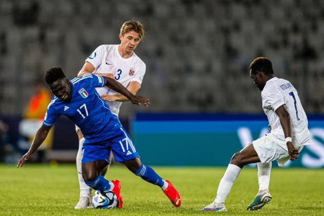 230628 Degnand Wilfried Gnonto of Italy and Henrik Heggheim of Norway during the UEFA European Under 21 Championship group stage football match between Italy and Norway on June 28, 2023 in Cluj Napoca Photo Marius Simensen BILDBYRAN COP 238 MM0023 bbeng euro under 21 football fotboll fotboll italia norge norway soccer taly u21 u21 em uefa european under 21 championship  Copyright: MARIUSxSIMENSEN BB230628BB264