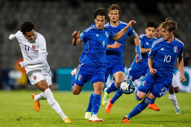 230628 Antonio Nusa of Norway and Nicolo Rovella of Italy during the UEFA European Under 21 Championship group stage football match between Italy and Norway on June 28, 2023 in Cluj Napoca Photo Marius Simensen BILDBYRAN COP 238 MM0023 bbeng euro under 21 football fotboll fotboll italia norge norway soccer taly u21 u21 em uefa european under 21 championship  Copyright: MARIUSxSIMENSEN BB230628BB282