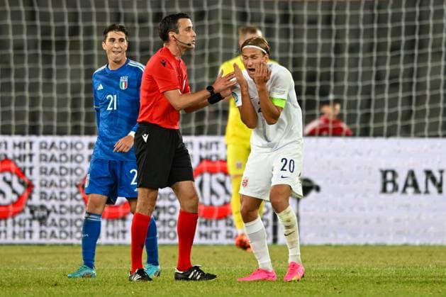 Norway U21, U 21 ¢& x80;& x99;s Erik Botheim gestures against refree desperate after the esclusion of UEFA European Under-21 Championship 2023 soccer match Italy U21 vs. Norway U21 at the Cluj Arena stadium in Cluj Napoca, Romania, 28nd of June 2023  Copyright: xVinnyxOrlando IPAxSportx xipa-agx xIPAxSportx 0 IPA_IPA38938379