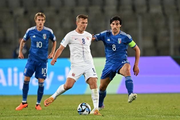 Johan Hove (Norway U21, U 21 Sandro Tonali (Italy U21) during the UEFA Under 21 Championship Georgia-Romania 2023 match between Italy 0-1 Nowey at Cluj Arena on June 28, 2023 in Cluj-Napoca, Romania. Noxthirdxpartyxsales  (222931016)