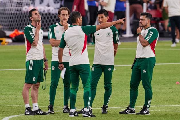 RECORD DATE NOT STATED 2023 CONCACAF Mexico Training Jaime Lozano head coach during the training of Mexico (Mexican national team, Nationalteam prior to the game of the CONCACAF Gold Cup 2023 against Haiti in Group B, at State Farm Stadium, on June 28, 2023. <br><br> Jaime Lozano Director Tecnico durante el Entrenamiento de Mexico (Seleccion Nacional Mexicana) previo al partido de la Copa Oro de la CONCACAF 2023 contra Haiti en el Grupo B, en el Estadio State Farm, el 28 de Junio de 2023. PHOENIX ARIZONA ESTADOS UNIDOS  Copyright: xJorgexMartinezx 20230628203514_CGC_23_GB_MEX_TRAI_LOZANO26