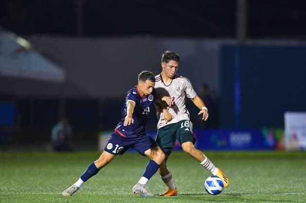 RECORD DATE NOT STATED JCC San Salvador 2023 Mexico vs Dominican Republic (L-R), Fabian Messina of Dominican and Rodrigo Huescas of Mexico during the game Mexico vs Dominican Republic, corresponding to Group A of Mens Soccer at the Central American and Caribbean Games San Salvador 2023, at Las Delicias National Stadium, on June 28, 2023. <br><br> (I-D), Fabian Messina de Dominican y Rodrigo Huescas de Mexico durante el partido Mexico vs Republica Dominicana, correspondiente al Grupo A del Futbol Masculino en los Juegos Centroamericanos y del Caribe San Salvador 2023, en el Estadio Nacional Las Delicias, el 28 de Junio de 2023. SAN SALVADOR SAN SALVADOR EL SALVADOR  Copyright: xAdrianxMaciasx 20230628213522_JCC_23_M_MEX_DOM_HUESCAS16