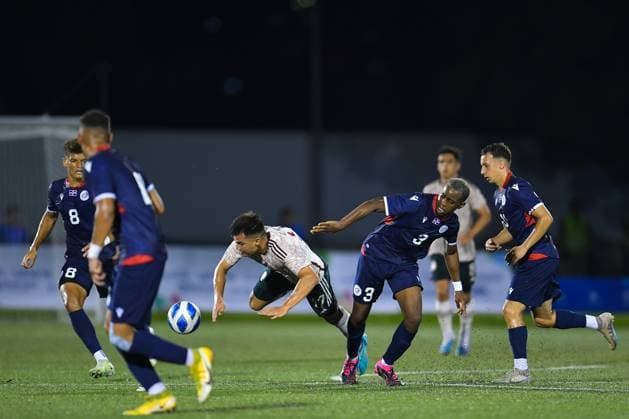 RECORD DATE NOT STATED JCC San Salvador 2023 Mexico vs Dominican Republic (L-R), Ettson Ayon of Mexico and Joao Urbaez of Dominicana during the game Mexico vs Dominican Republic, corresponding to Group A of Mens Soccer at the Central American and Caribbean Games San Salvador 2023, at Las Delicias National Stadium, on June 28, 2023. <br><br> (I-D), Ettson Ayon de Mexico y Joao Urbaez de Dominicana durante el partido Mexico vs Republica Dominicana, correspondiente al Grupo A del Futbol Masculino en los Juegos Centroamericanos y del Caribe San Salvador 2023, en el Estadio Nacional Las Delicias, el 28 de Junio de 2023. SAN SALVADOR SAN SALVADOR EL SALVADOR  Copyright: xAdrianxMaciasx 20230628222202_JCC_23_M_MEX_DOM_AYON46