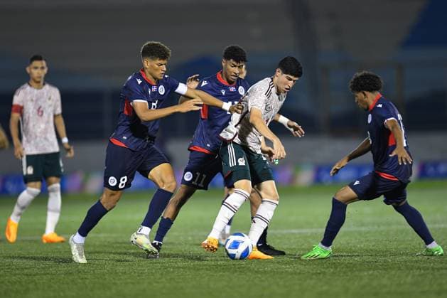 RECORD DATE NOT STATED JCC San Salvador 2023 Mexico vs Dominican Republic (L-R), Angel Montes de Oca of Dominicana and Zahid Munoz of Mexico during the game Mexico vs Dominican Republic, corresponding to Group A of Mens Soccer at the Central American and Caribbean Games San Salvador 2023, at Las Delicias National Stadium, on June 28, 2023. <br><br> (I-D), Angel Montes de Oca de Dominicana y Zahid Munoz de Mexico durante el partido Mexico vs Republica Dominicana, correspondiente al Grupo A del Futbol Masculino en los Juegos Centroamericanos y del Caribe San Salvador 2023, en el Estadio Nacional Las Delicias, el 28 de Junio de 2023. SAN SALVADOR SAN SALVADOR EL SALVADOR  Copyright: xAdrianxMaciasx 20230628223624_JCC_23_M_MEX_DOM_MUNOZ53
