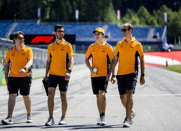 SPIELBERG - Oscar Piastri (McLaren, 3rd L) doing a trackwalk during the media day leading up to the Austrian Grand Prix at the Red Bull Ring on June 29, 2023 in Spielberg, Austria. ANP SEM VAN DER WAL F1 Grand Prix of Austria - Previews 2023 xVIxANPxSportx xxANPxIVx 472710253 originalFilename: 472710253.jpg